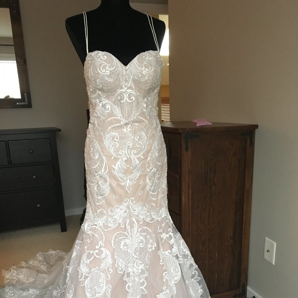 Custom Lace Wedding Dress (Never Worn)